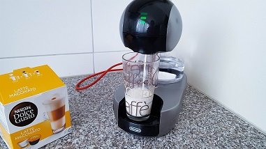 Dolce Gusto Stelia Maschine macht Latte Macchiato