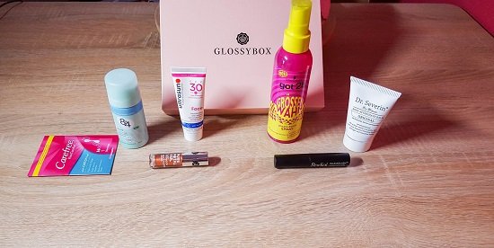 Glossybox verschiedene Produkte zum Thema Festival Mai 2017